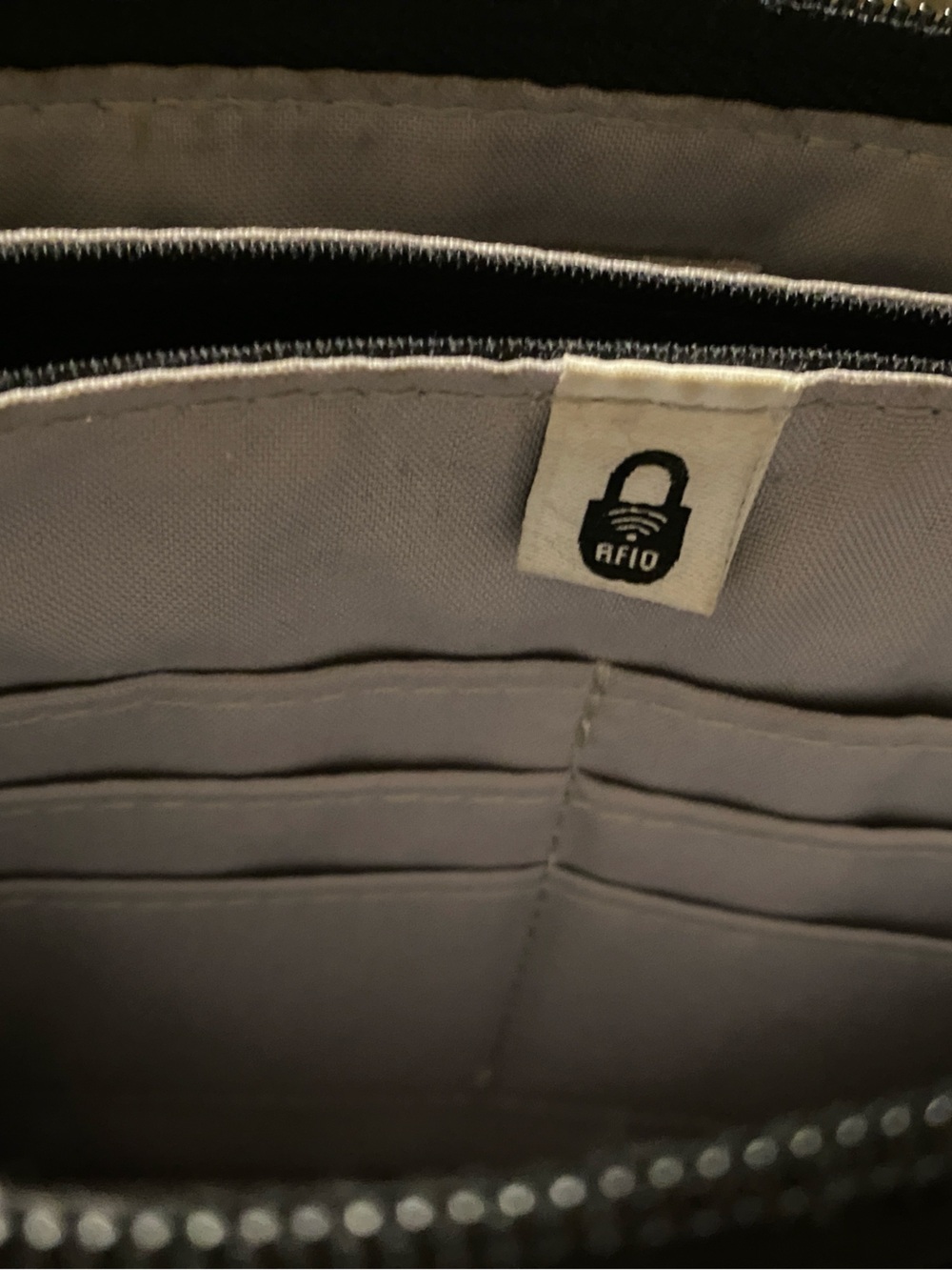 Baggallini Black Nylon Crossbody Bag •
Wristlet Strap • Gray Lining - Picture 6 of 12